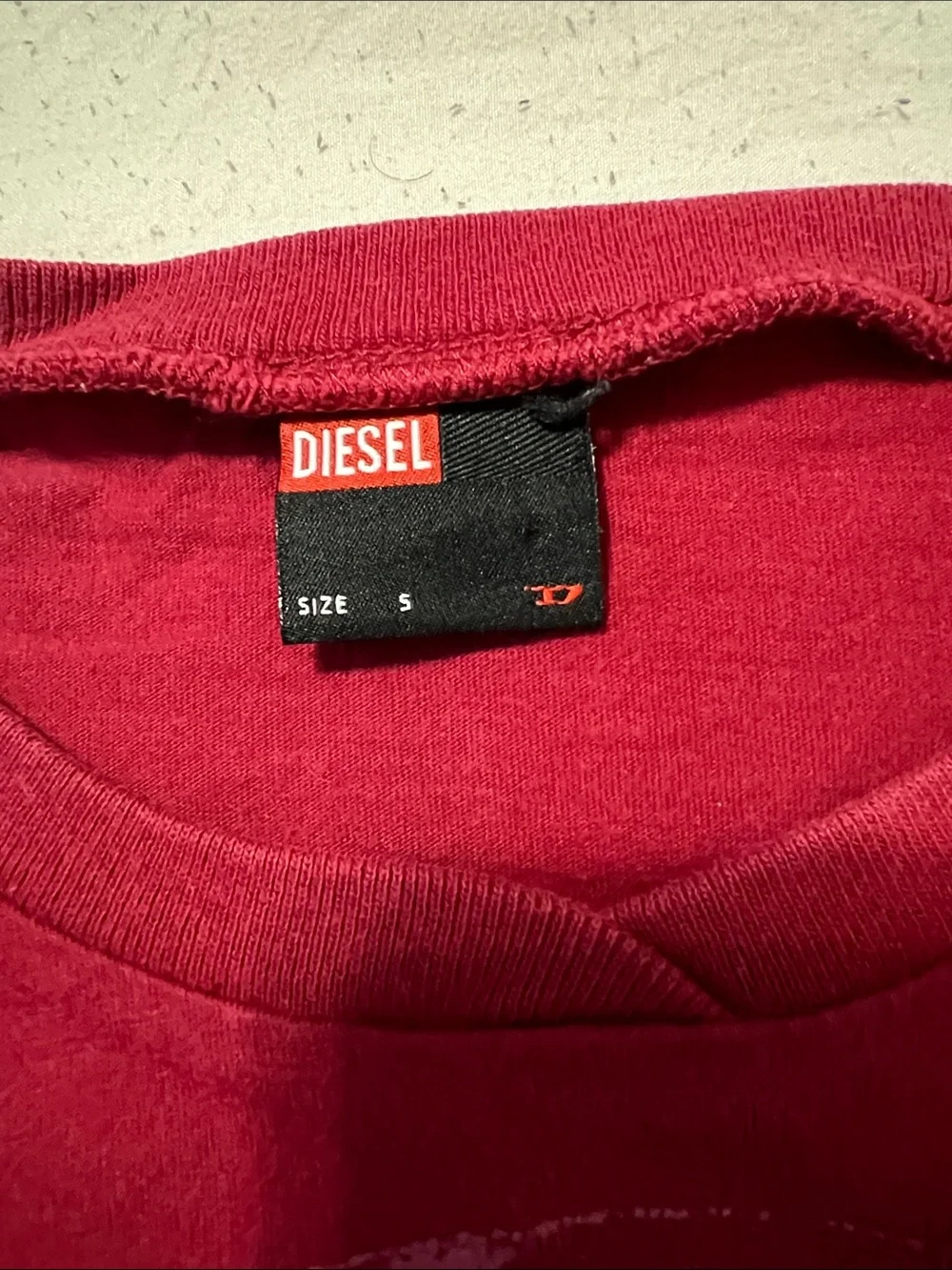 Vintage Diesel sleeveless graphic muscle tee in burgundy with white print - Picture 2 of 3